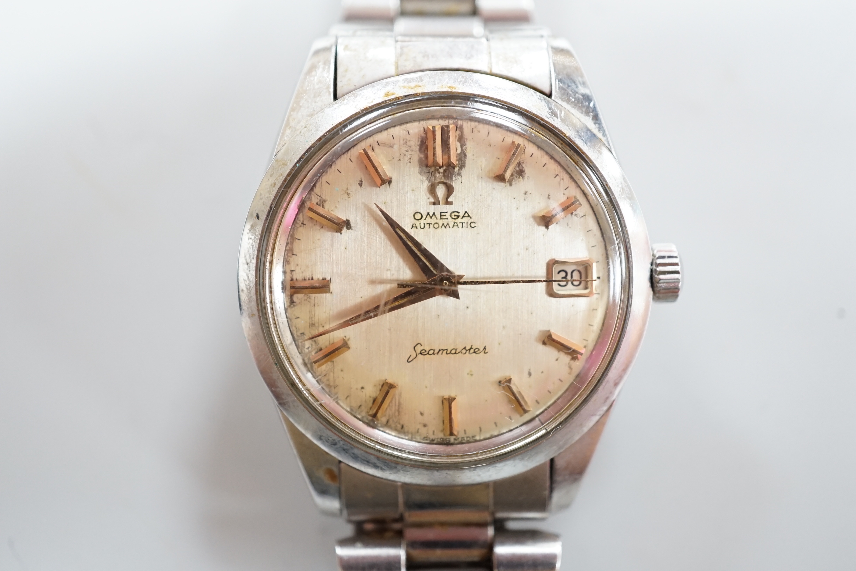 A gentleman's steel Omega Automatic Seamaster wrist watch, with baton numerals, centre seconds and date aperture, diameter 3.5cm